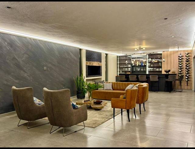 6 BEDROOM HOUSE FOR SALE IN MIDSTREAM ESTATE